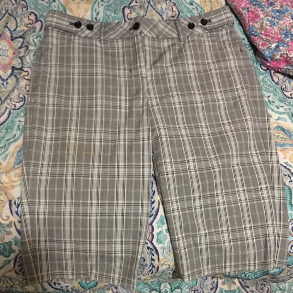 Never worn Express capris shorts.
